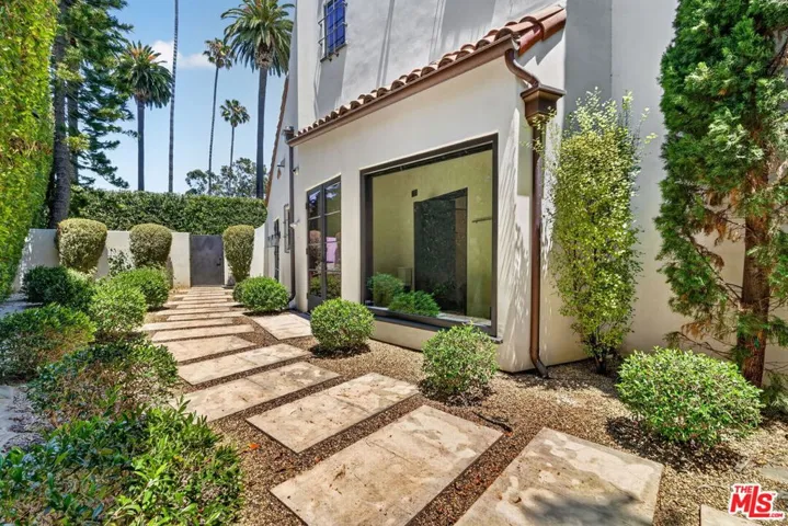 729 N Bedford Drive, Beverly Hills, California 90210