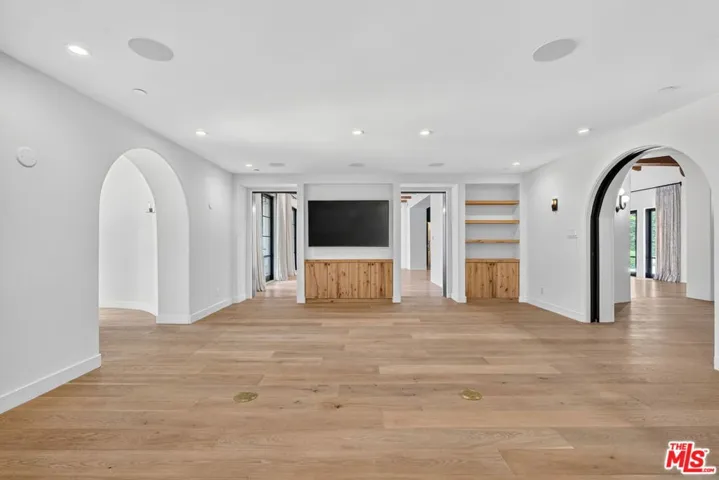 729 N Bedford Drive, Beverly Hills, California 90210