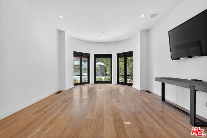 729 N Bedford Drive, Beverly Hills, California 90210