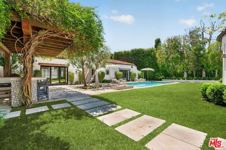 729 N Bedford Drive, Beverly Hills, California 90210