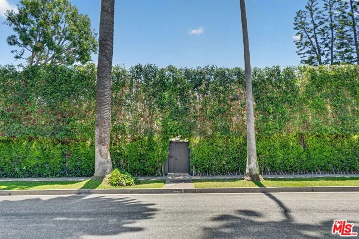 729 N Bedford Drive, Beverly Hills, California 90210