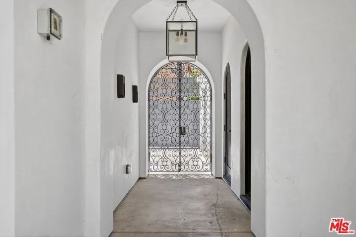 729 N Bedford Drive, Beverly Hills, California 90210