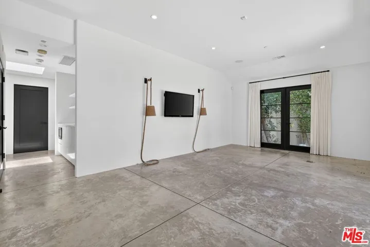 729 N Bedford Drive, Beverly Hills, California 90210