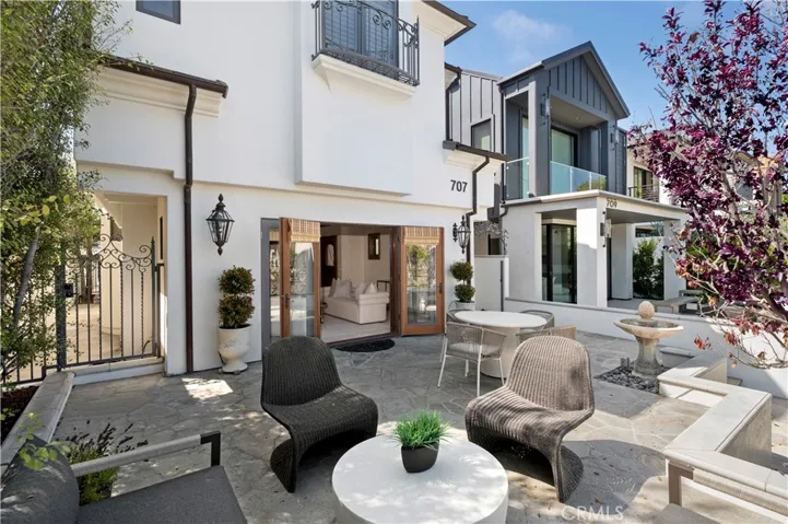 707 Larkspur Avenue, Corona Del Mar, California 92625