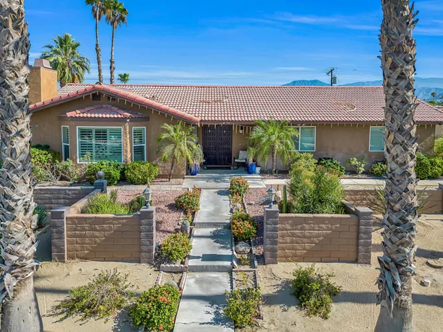 33 WALKWAY ENTRTANCE MLS