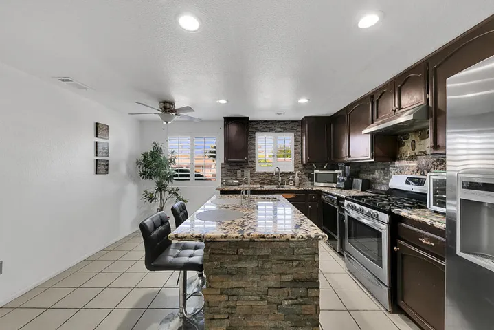 15 KITCHEN MLS