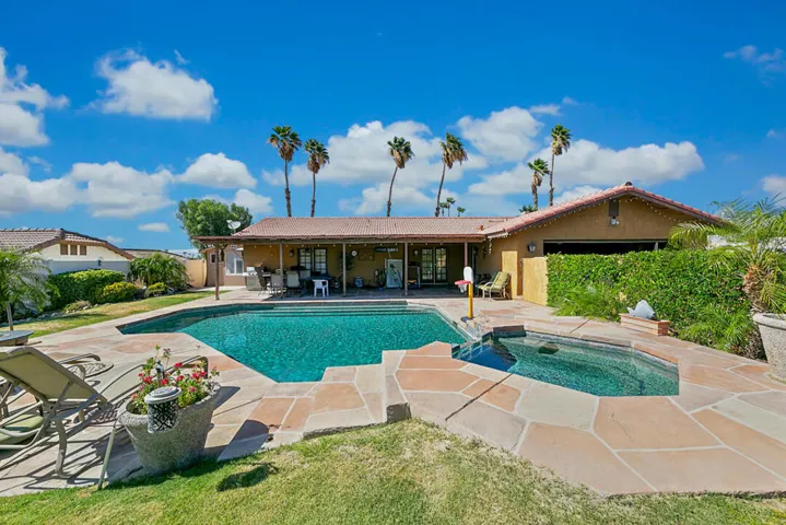 26 SPA POOL MLS