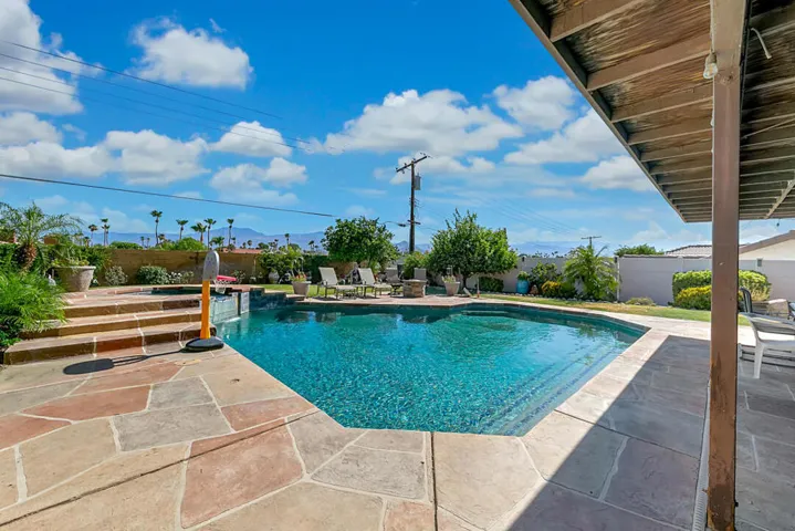 20 POOL MLS