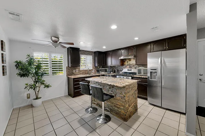 16 KITCHEN MLS
