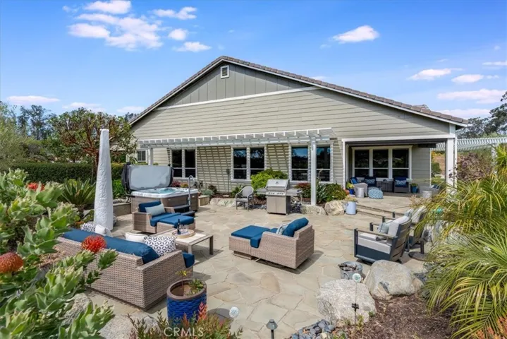 Large Patio entertaining areas with 3 covered patios