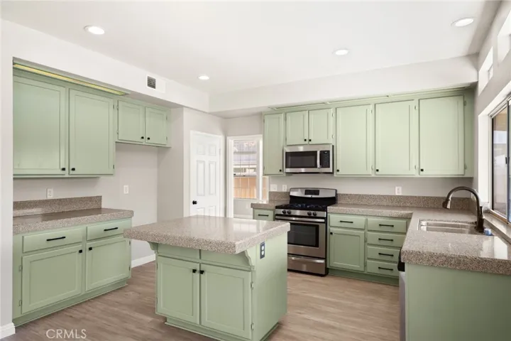 7450 Red Clover Way, Highland, California 92346