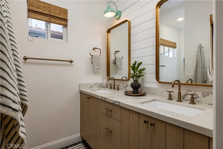 2001 Haven, Newport Beach, California 92663