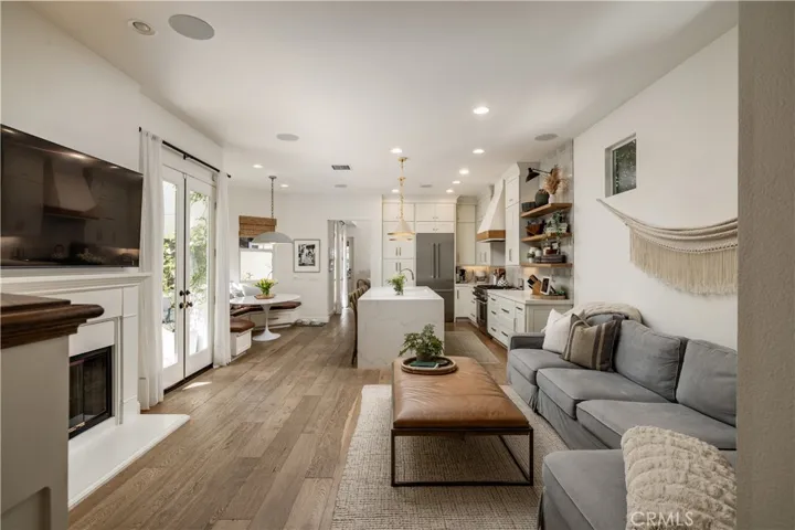 2001 Haven, Newport Beach, California 92663