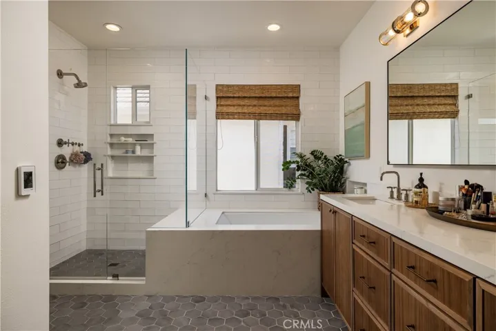 2001 Haven, Newport Beach, California 92663