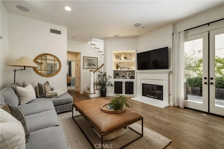2001 Haven, Newport Beach, California 92663
