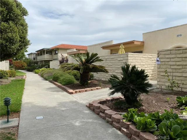 2213 Via Mariposa East B, Laguna Woods, California 92637
