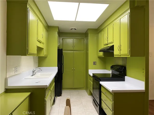 2213 Via Mariposa East B, Laguna Woods, California 92637