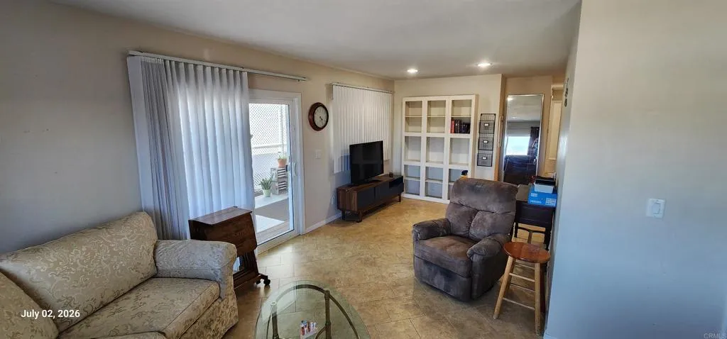 245 W Bobier Drive 06, Vista, California 92083