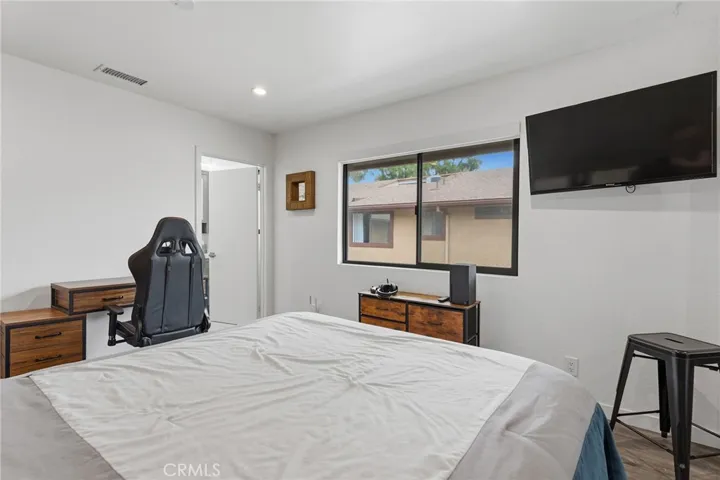 10221 Oklahoma, Chatsworth, California 91311