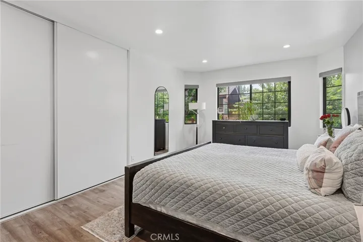 10221 Oklahoma, Chatsworth, California 91311