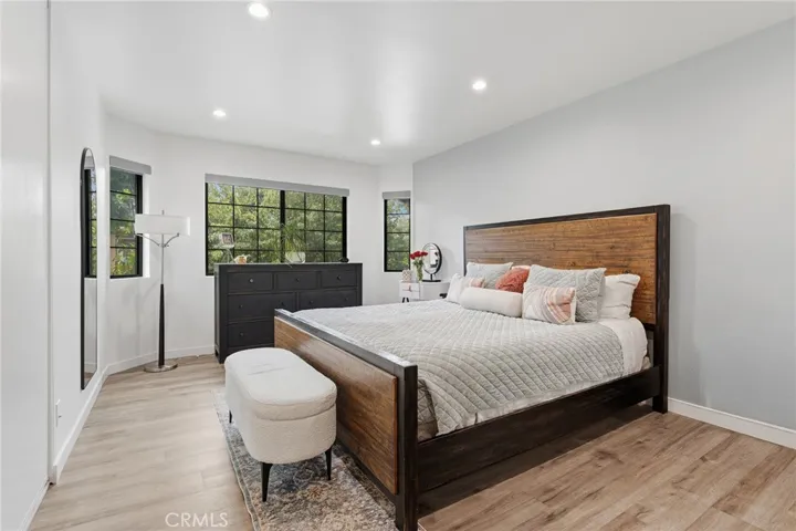 10221 Oklahoma, Chatsworth, California 91311