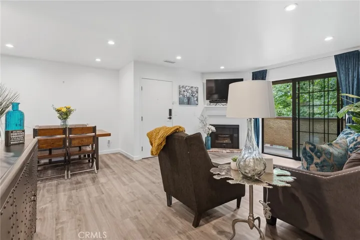 10221 Oklahoma, Chatsworth, California 91311