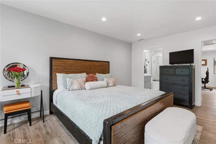 10221 Oklahoma, Chatsworth, California 91311