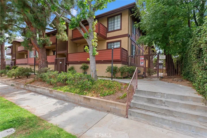 10221 Oklahoma, Chatsworth, California 91311