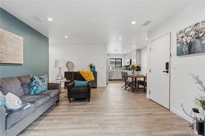 10221 Oklahoma, Chatsworth, California 91311