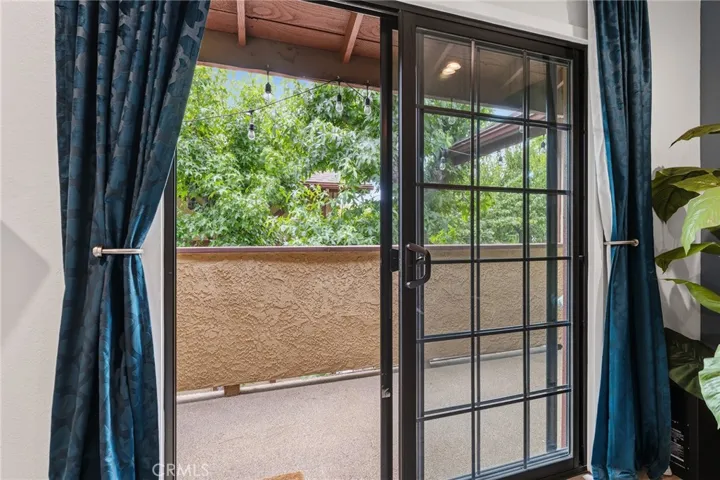10221 Oklahoma, Chatsworth, California 91311