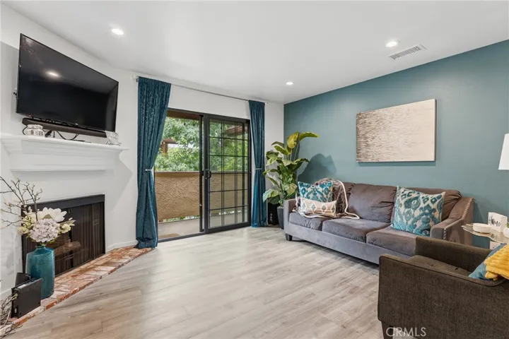 10221 Oklahoma, Chatsworth, California 91311