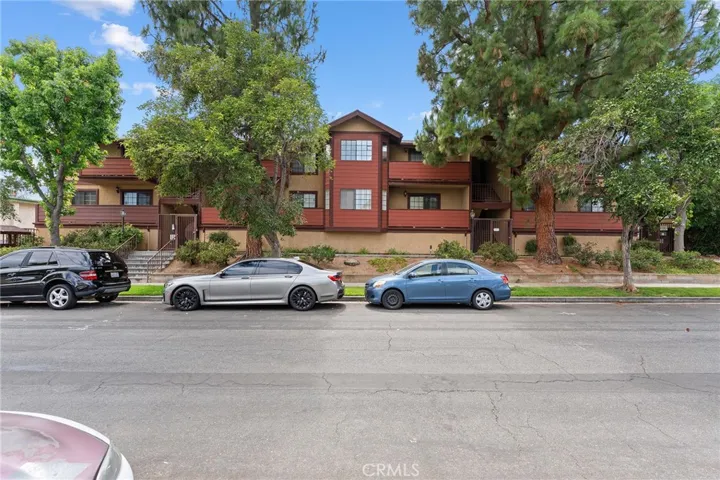 10221 Oklahoma, Chatsworth, California 91311
