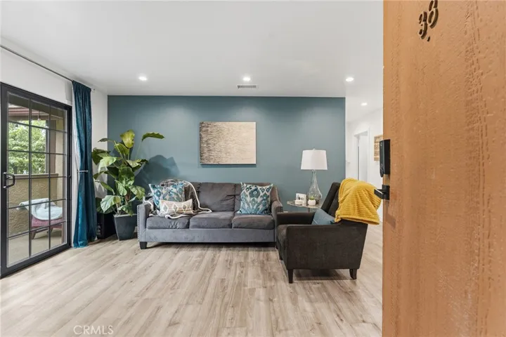 10221 Oklahoma, Chatsworth, California 91311
