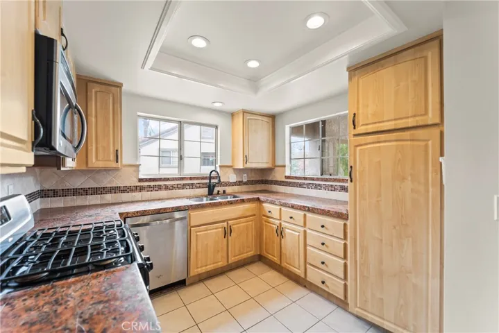 Granite counter with warm beige cabinetry