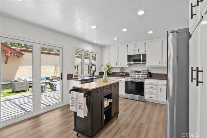 22891 Caminito Flores, Laguna Hills, California 92653