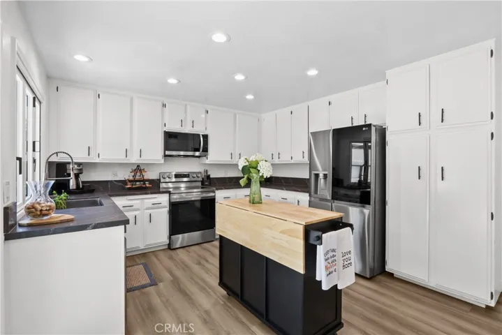 22891 Caminito Flores, Laguna Hills, California 92653