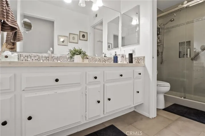 22891 Caminito Flores, Laguna Hills, California 92653