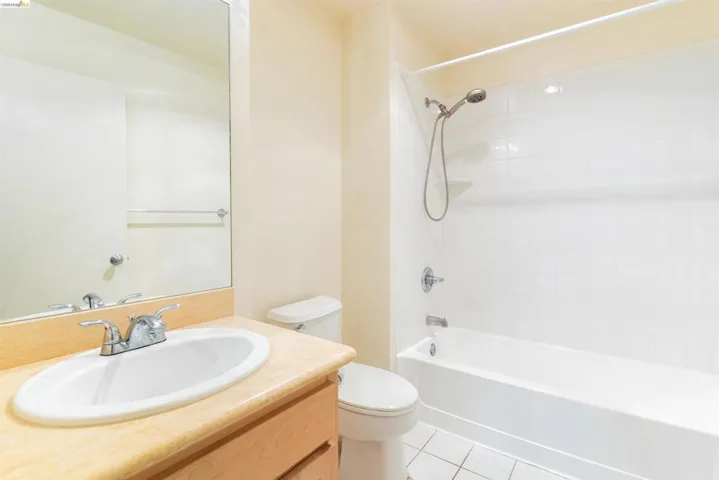 211 Bayside Ct, Richmond, California 94804