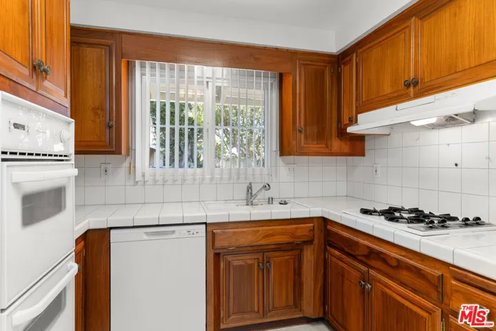 26834 Avenue Of The Oaks D, Newhall, California 91321