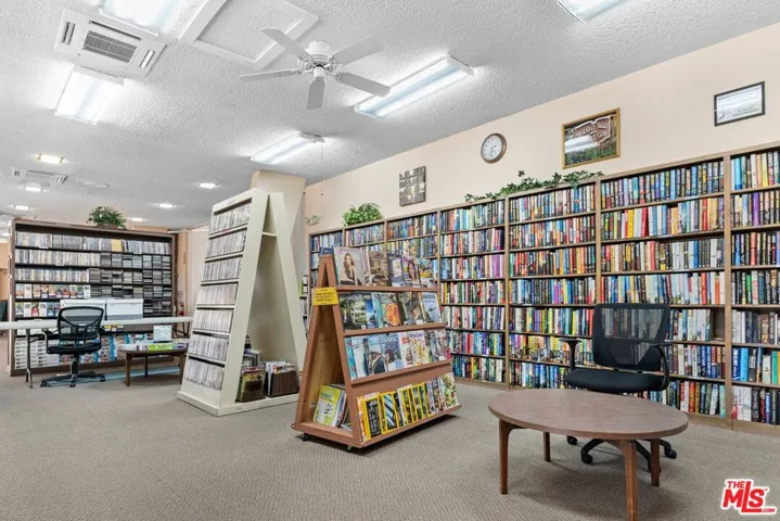 26834 Avenue Of The Oaks D, Newhall, California 91321