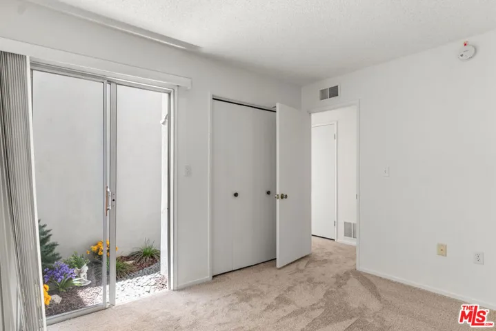 26834 Avenue Of The Oaks D, Newhall, California 91321