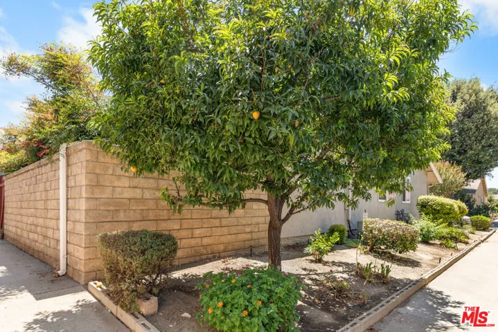 26834 Avenue Of The Oaks D, Newhall, California 91321