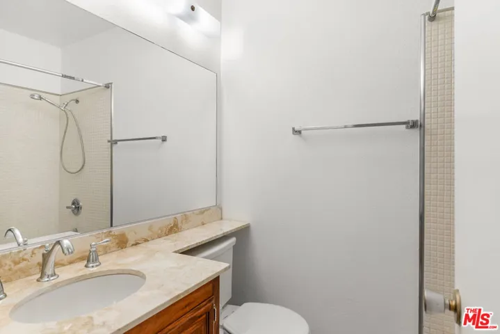 26834 Avenue Of The Oaks D, Newhall, California 91321