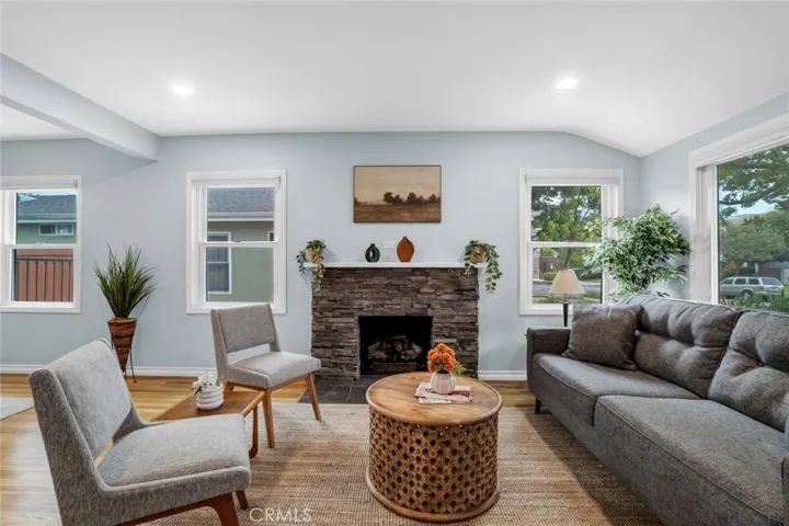 322 S Lincoln Street, Burbank, California 91506