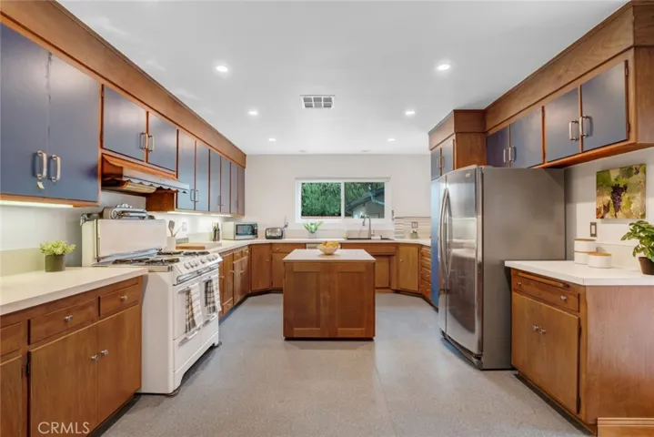 322 S Lincoln Street, Burbank, California 91506