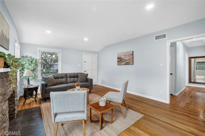 322 S Lincoln Street, Burbank, California 91506