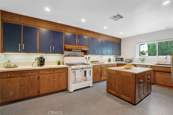 322 S Lincoln Street, Burbank, California 91506