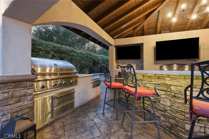 664 Manor Ridge Road, Santa Paula, California 93060
