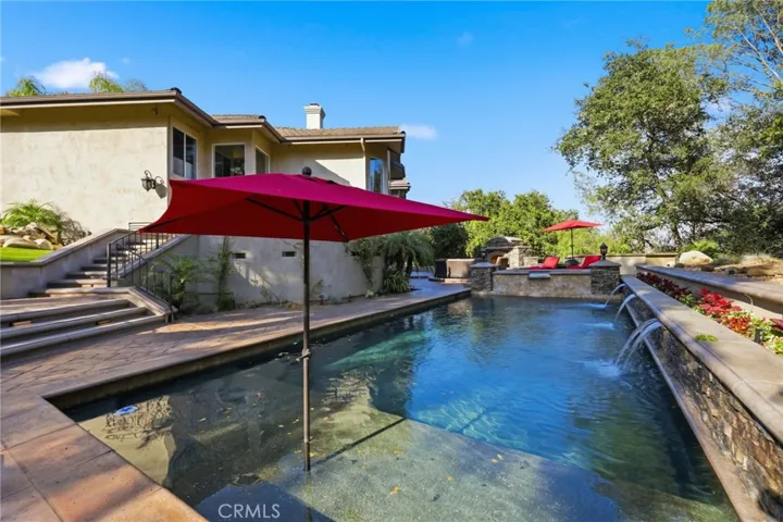 664 Manor Ridge Road, Santa Paula, California 93060