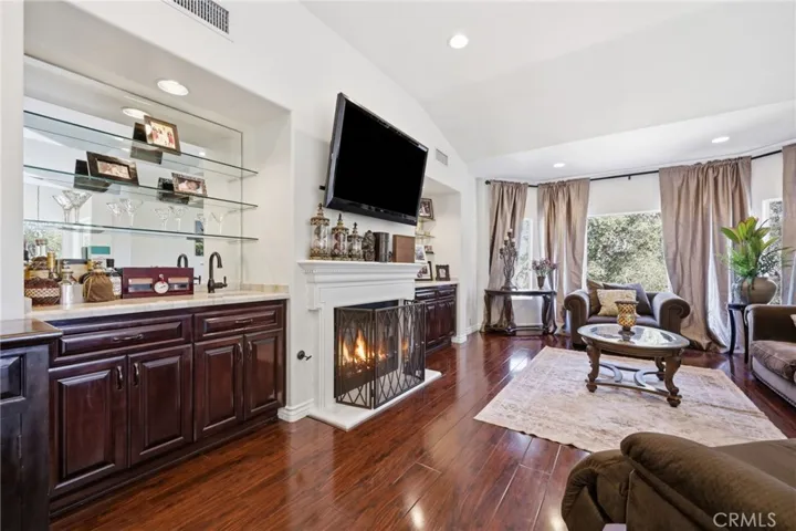 664 Manor Ridge Road, Santa Paula, California 93060